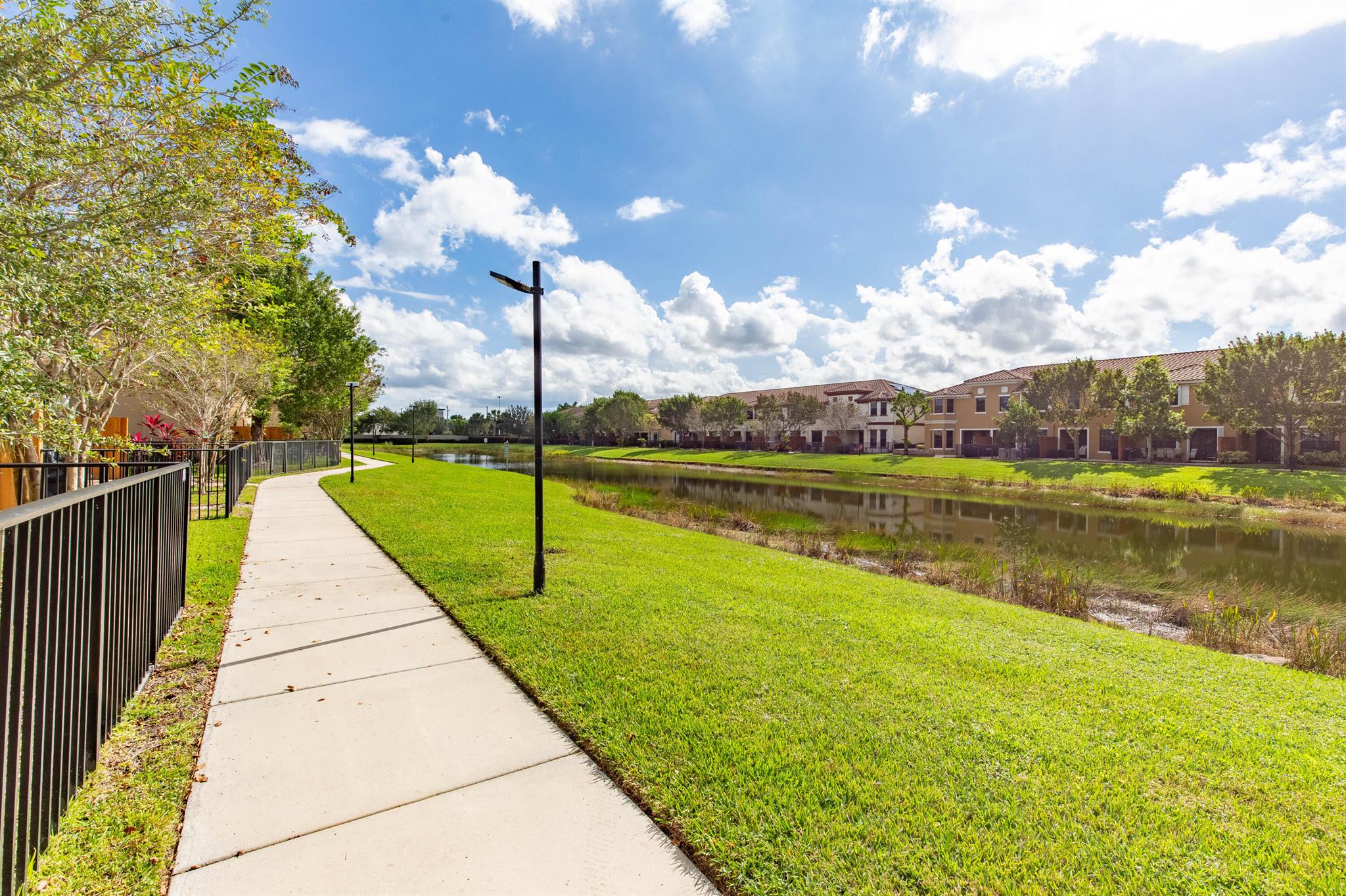 WELLINGTON PARC - Residential Lease