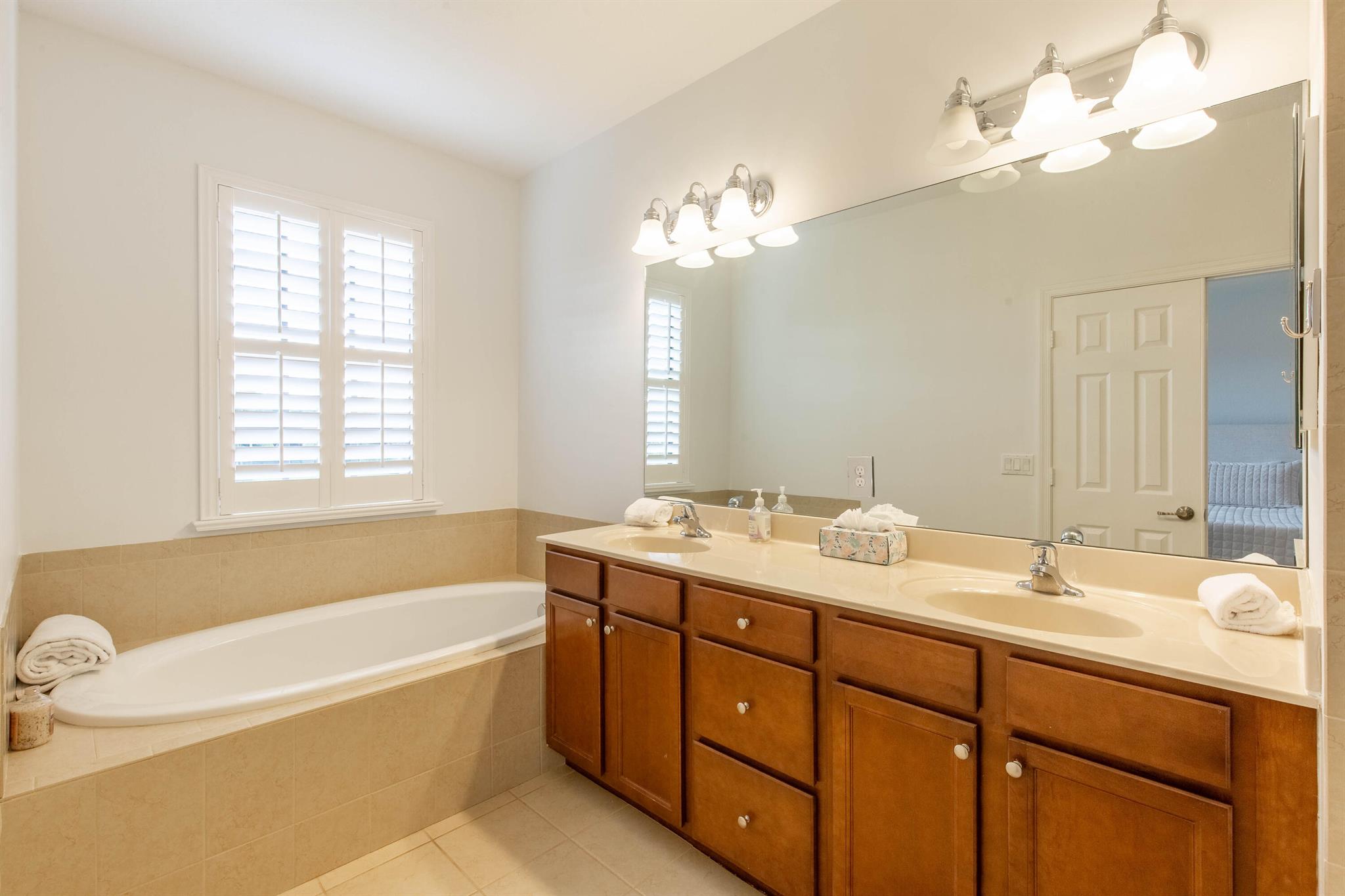 WELLINGTON PARC - Residential Lease