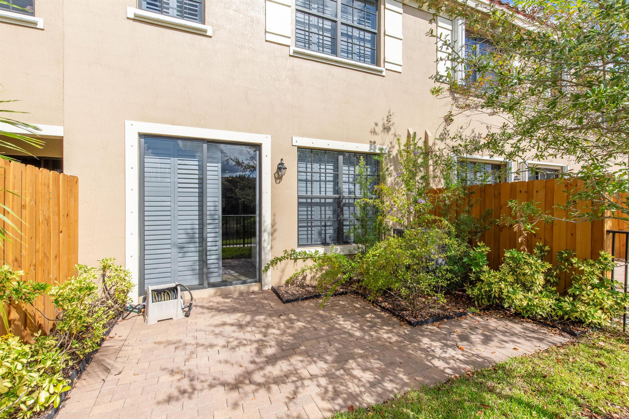 WELLINGTON PARC - Residential Lease