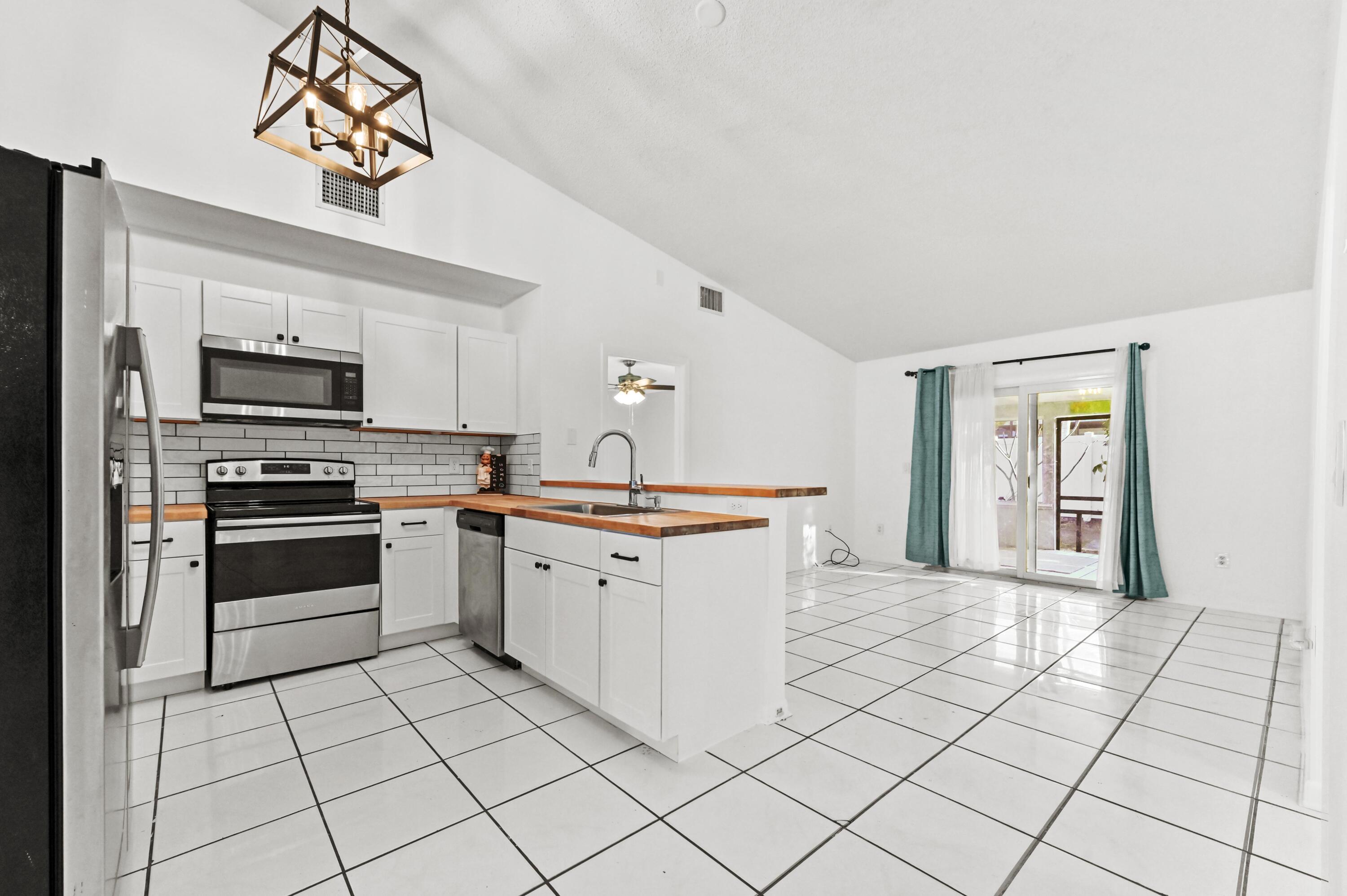 COUNTRYWOOD - Residential