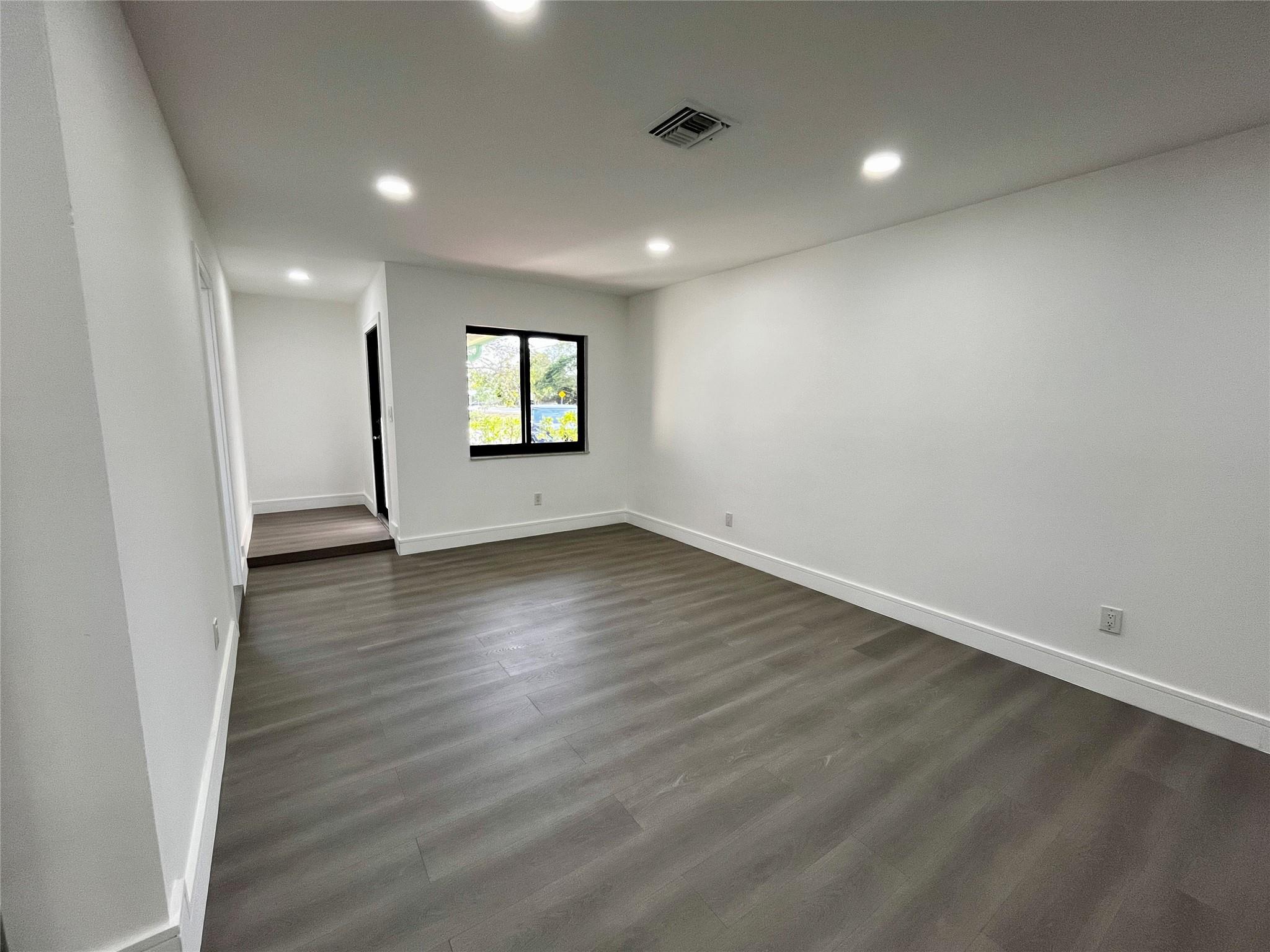 10901 NW 41st Dr