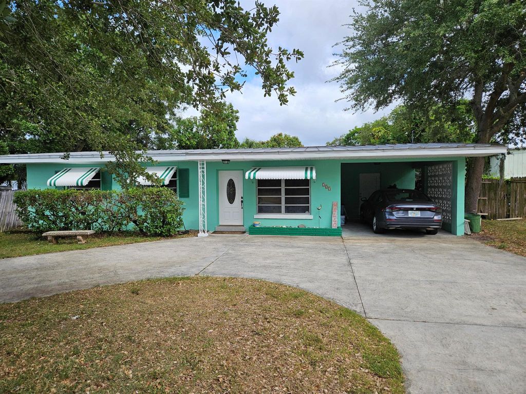 Photo of 205 Chamberlain Boulevard, Fort Pierce, FL 34946 (MLS # R11091811)