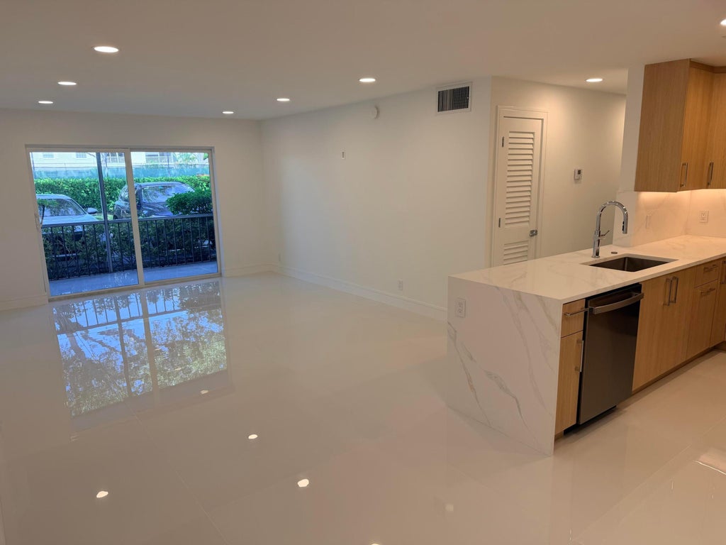 Photo of 6439 BAY CLUB Drive #1, Fort Lauderdale, FL 33308 (MLS # B26070380)