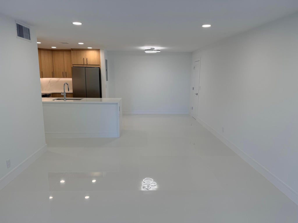 Photo of 6439 BAY CLUB Drive #1, Fort Lauderdale, FL 33308 (MLS # B26070380)