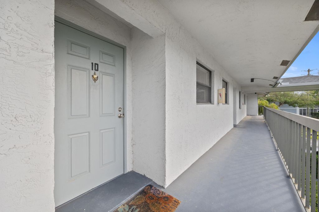 Photo of 1291 SE Parkview Place #I10, Stuart, FL 34994 (MLS # R10975310)