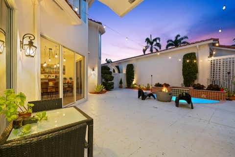 Tiny photo for 980 Bel Aire Drive West, Pembroke Pines, FL 33027 (MLS # B26037099)