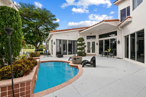 Tiny photo for 980 Bel Aire Drive West, Pembroke Pines, FL 33027 (MLS # B26037099)