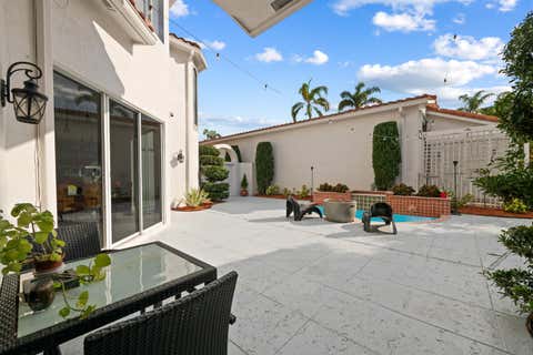Tiny photo for 980 Bel Aire Drive West, Pembroke Pines, FL 33027 (MLS # B26037099)