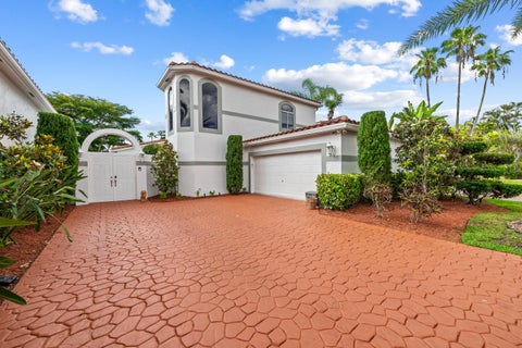 Tiny photo for 980 Bel Aire Drive West, Pembroke Pines, FL 33027 (MLS # B26037099)