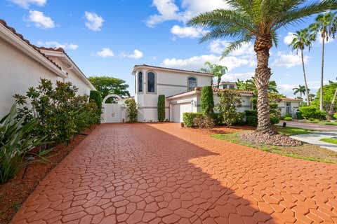 Tiny photo for 980 Bel Aire Drive West, Pembroke Pines, FL 33027 (MLS # B26037099)