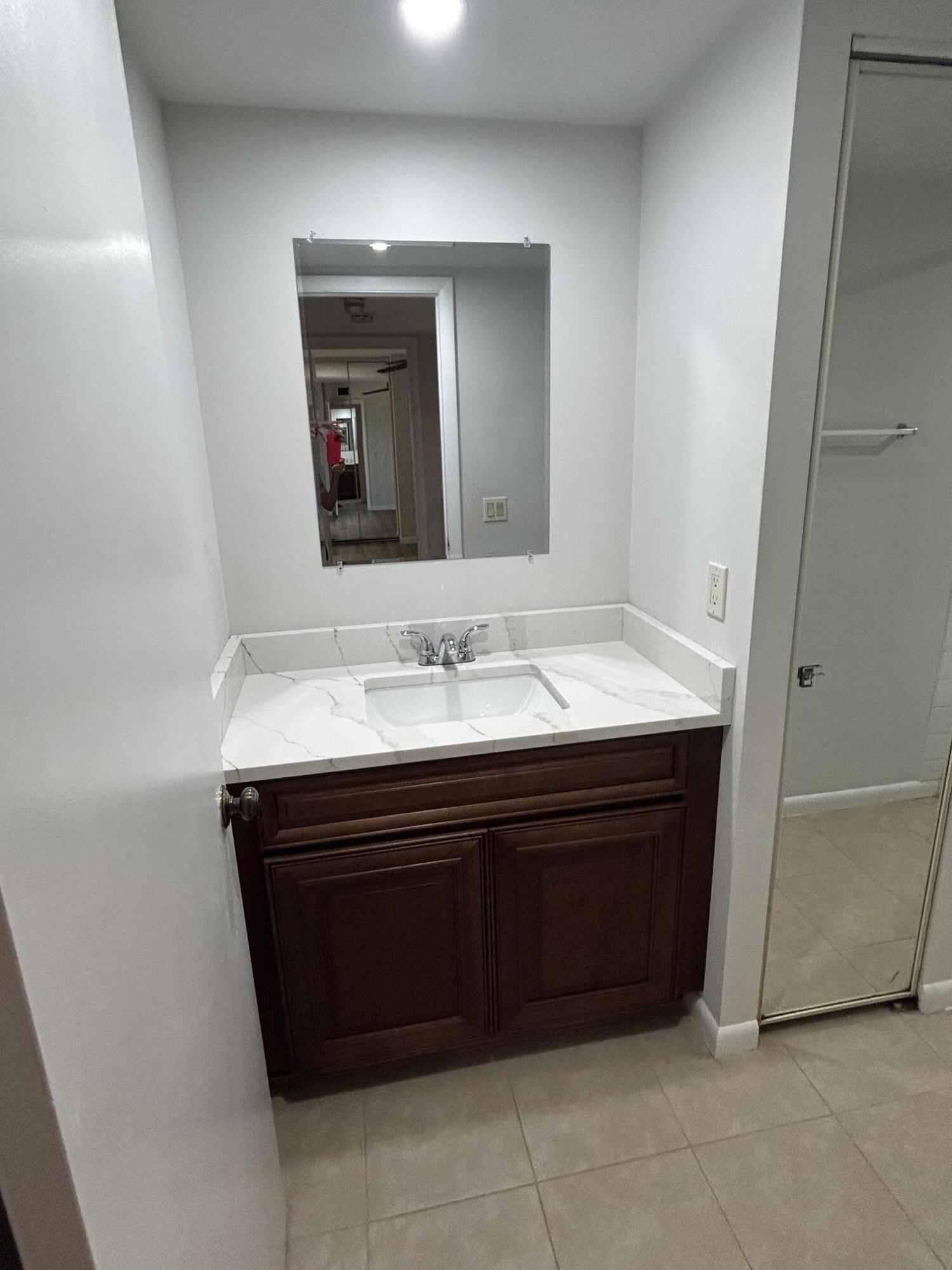 VILLAGE OF SANDALWOOD LAKES SOUTH - Residential Lease