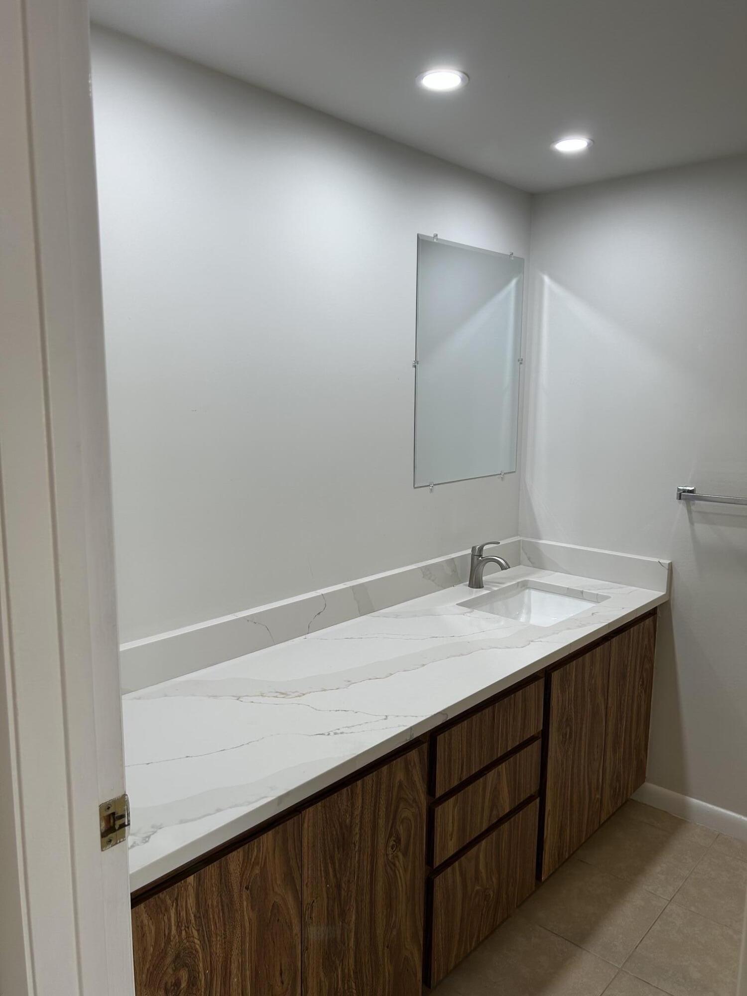 VILLAGE OF SANDALWOOD LAKES SOUTH - Residential Lease