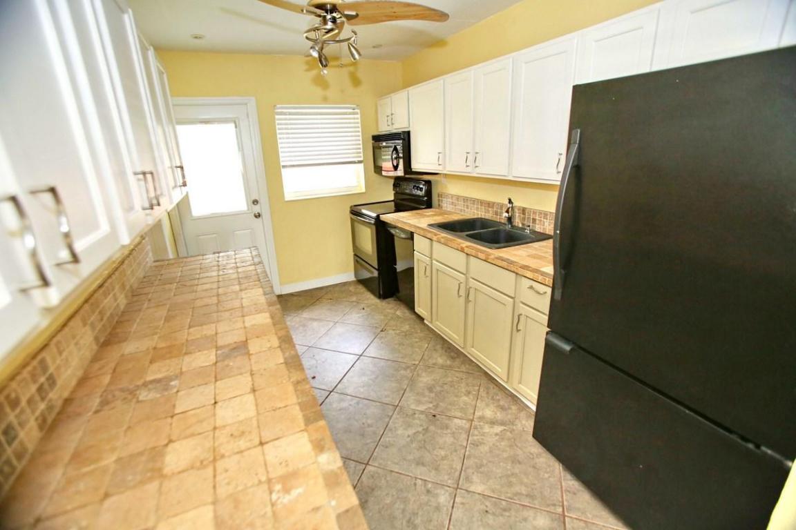 NORTH ANDREWS TERRACE FIRST ADD - Residential Lease