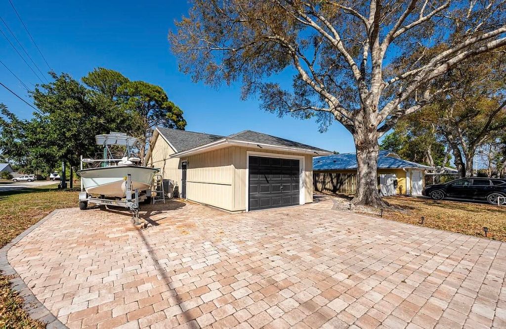 Photo of 2890 1st Place, Vero Beach, FL 32968 (MLS # B26002871)