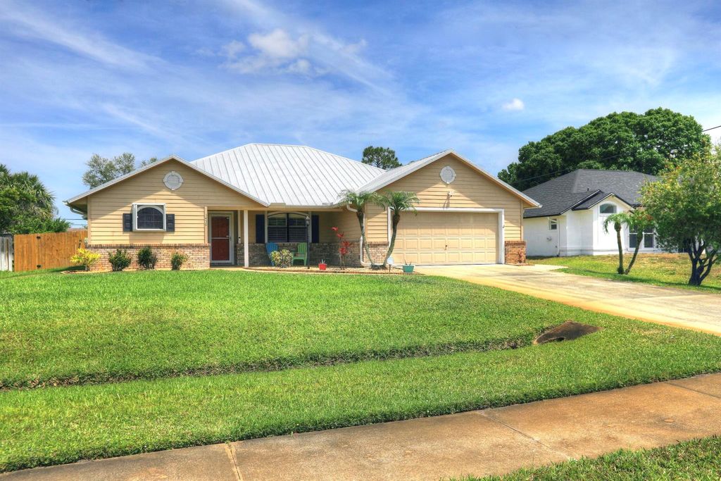 Photo of 1450 Bevan Drive, Sebastian, FL 32958 (MLS # R11084196)