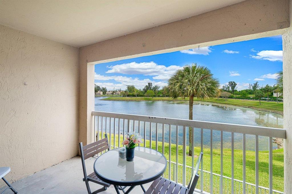 VILLAS AT LAKEVIEW CONDO - Residential