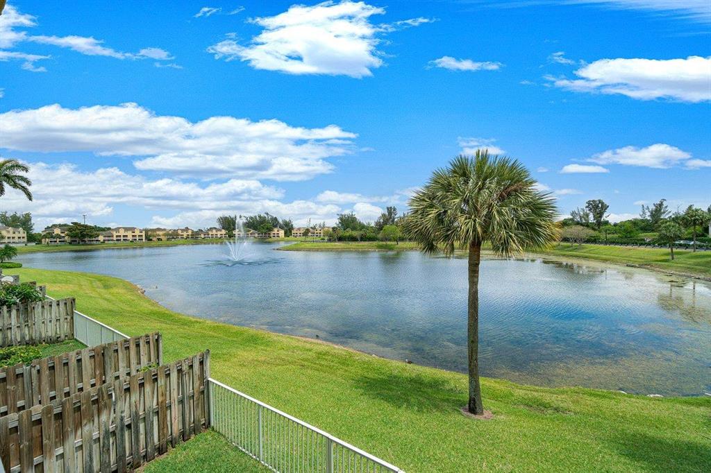 VILLAS AT LAKEVIEW CONDO - Residential