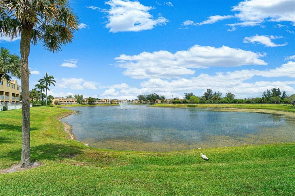 VILLAS AT LAKEVIEW CONDO - Residential