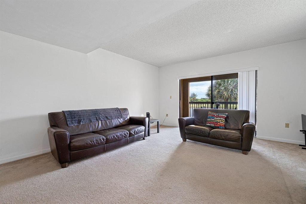 VILLAS AT LAKEVIEW CONDO - Residential