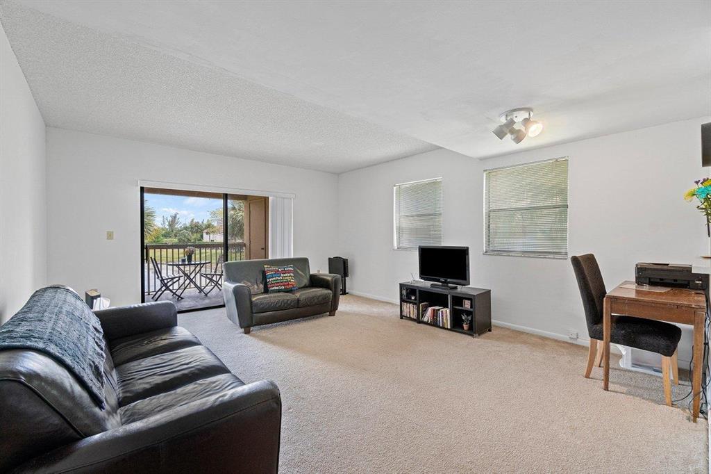 VILLAS AT LAKEVIEW CONDO - Residential