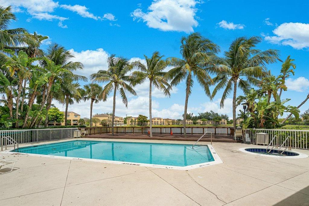 VILLAS AT LAKEVIEW CONDO - Residential