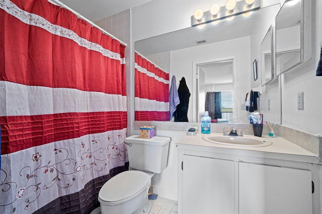 VILLAS AT LAKEVIEW CONDO - Residential