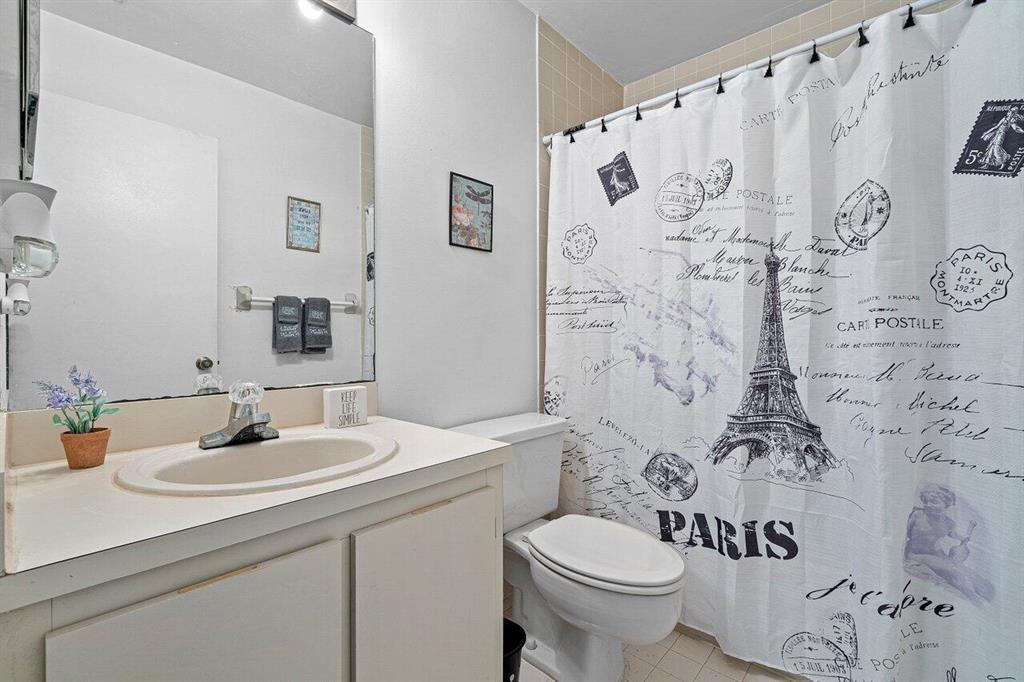 VILLAS AT LAKEVIEW CONDO - Residential