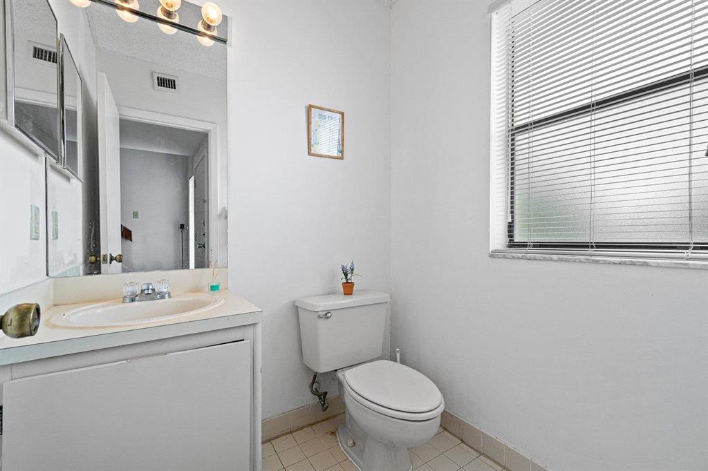 VILLAS AT LAKEVIEW CONDO - Residential