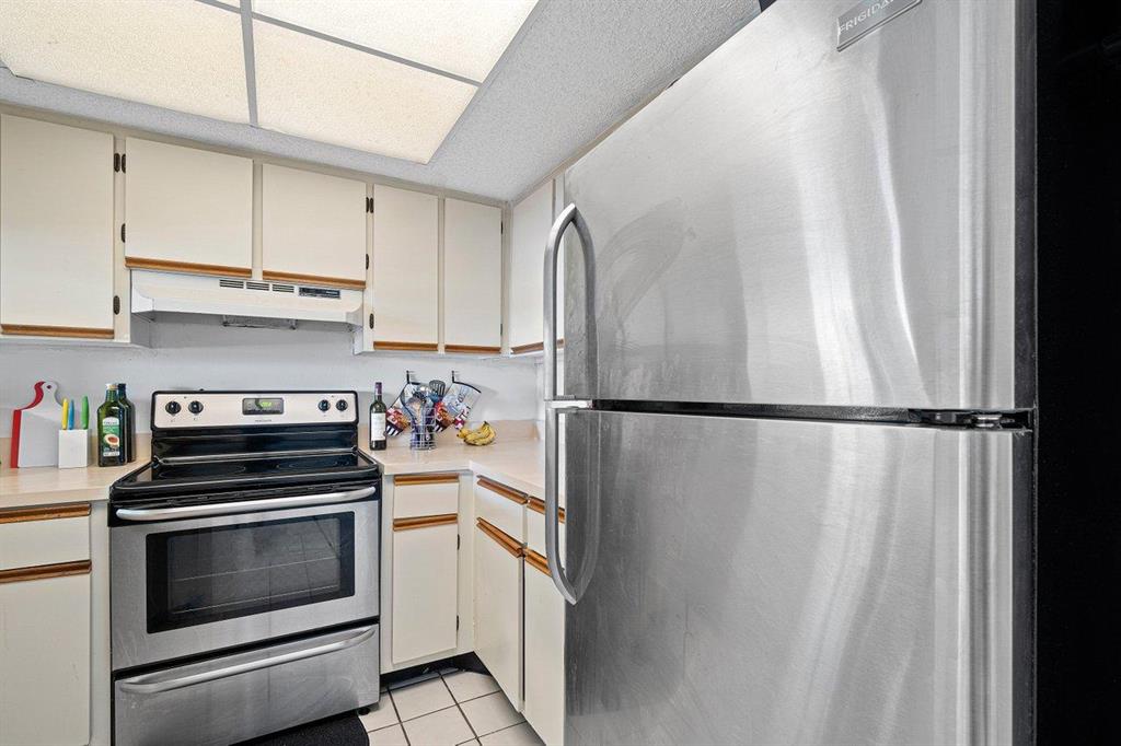 VILLAS AT LAKEVIEW CONDO - Residential