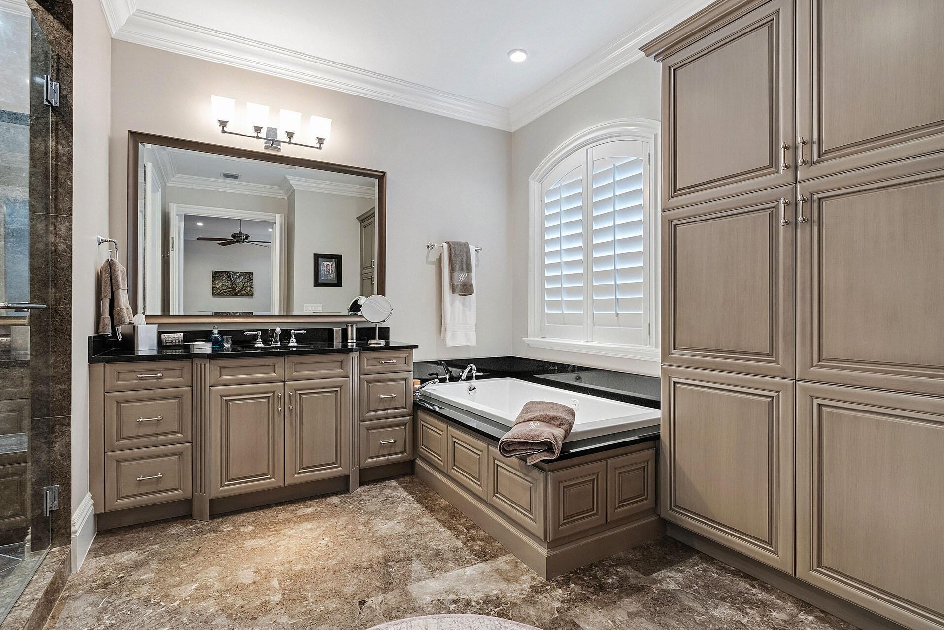 ROYAL PALM YACHT & COUNTR - Residential