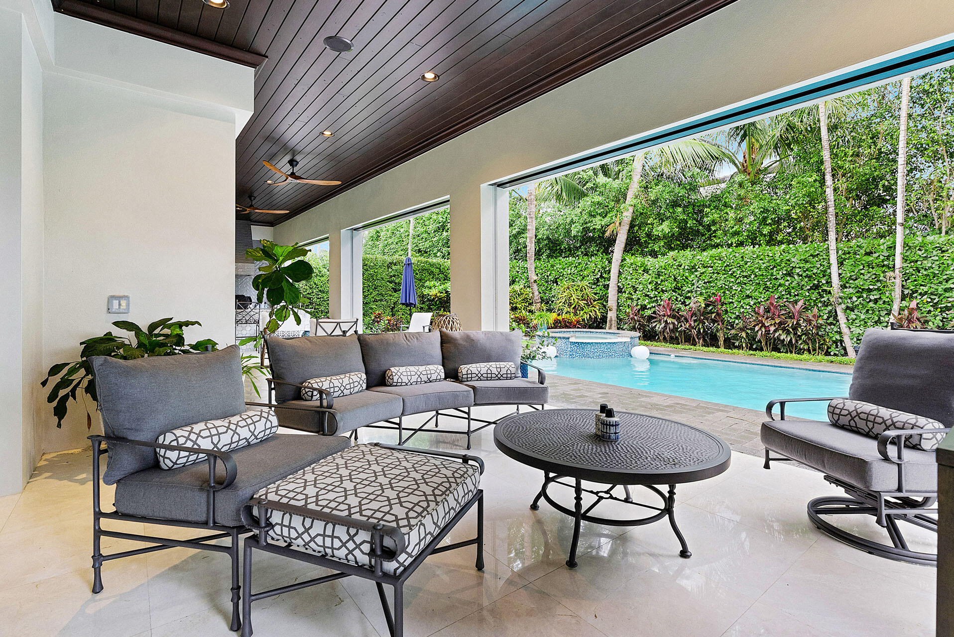 ROYAL PALM YACHT & COUNTRY CLUB - Residential