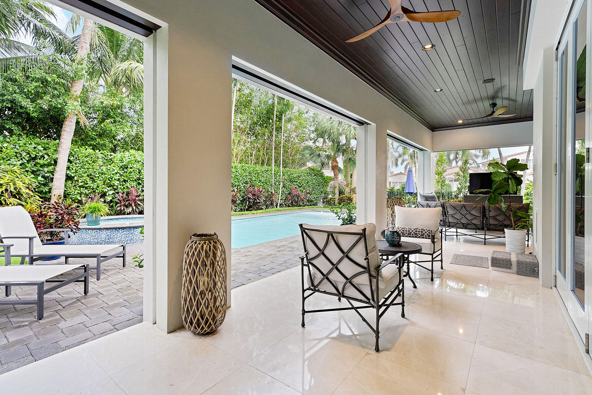 ROYAL PALM YACHT & COUNTRY CLUB - Residential