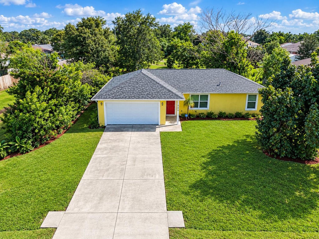 Photo of 120 SW BRANDON Avenue, Port Saint Lucie, FL 34953 (MLS # B26078263)