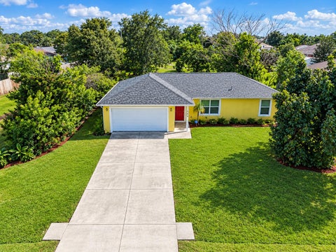 Photo of 120 SW BRANDON Avenue, Port Saint Lucie, FL 34953 (MLS # B26078263)