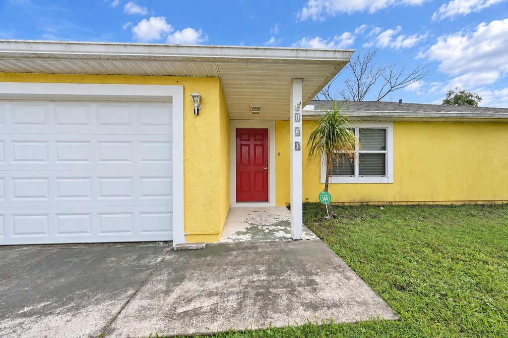 Photo of 120 SW BRANDON Avenue, Port Saint Lucie, FL 34953 (MLS # B26078263)