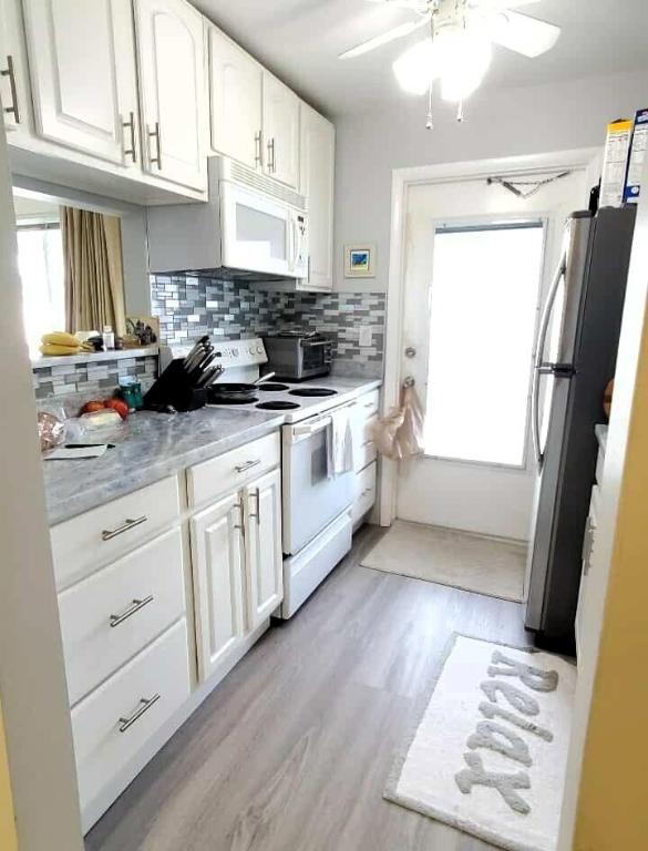 LAKE COLONY APTS ONE INC - Residential