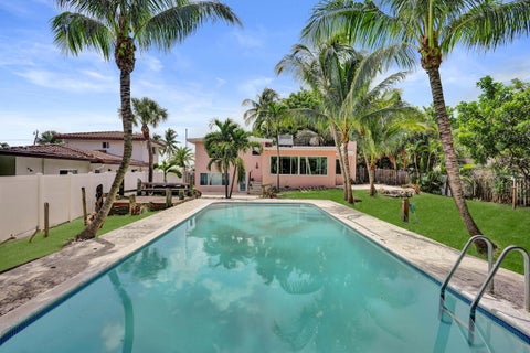 Tiny photo for 460 SE 18TH Avenue, Deerfield Beach, FL 33441 (MLS # B26079758)