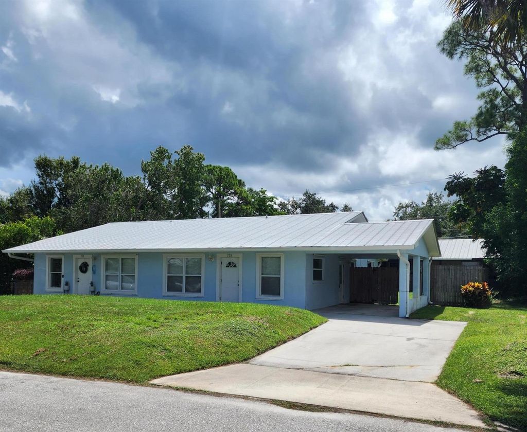 Photo of 728 SW 36th Terrace, Palm City, FL 34990 (MLS # R10911770)