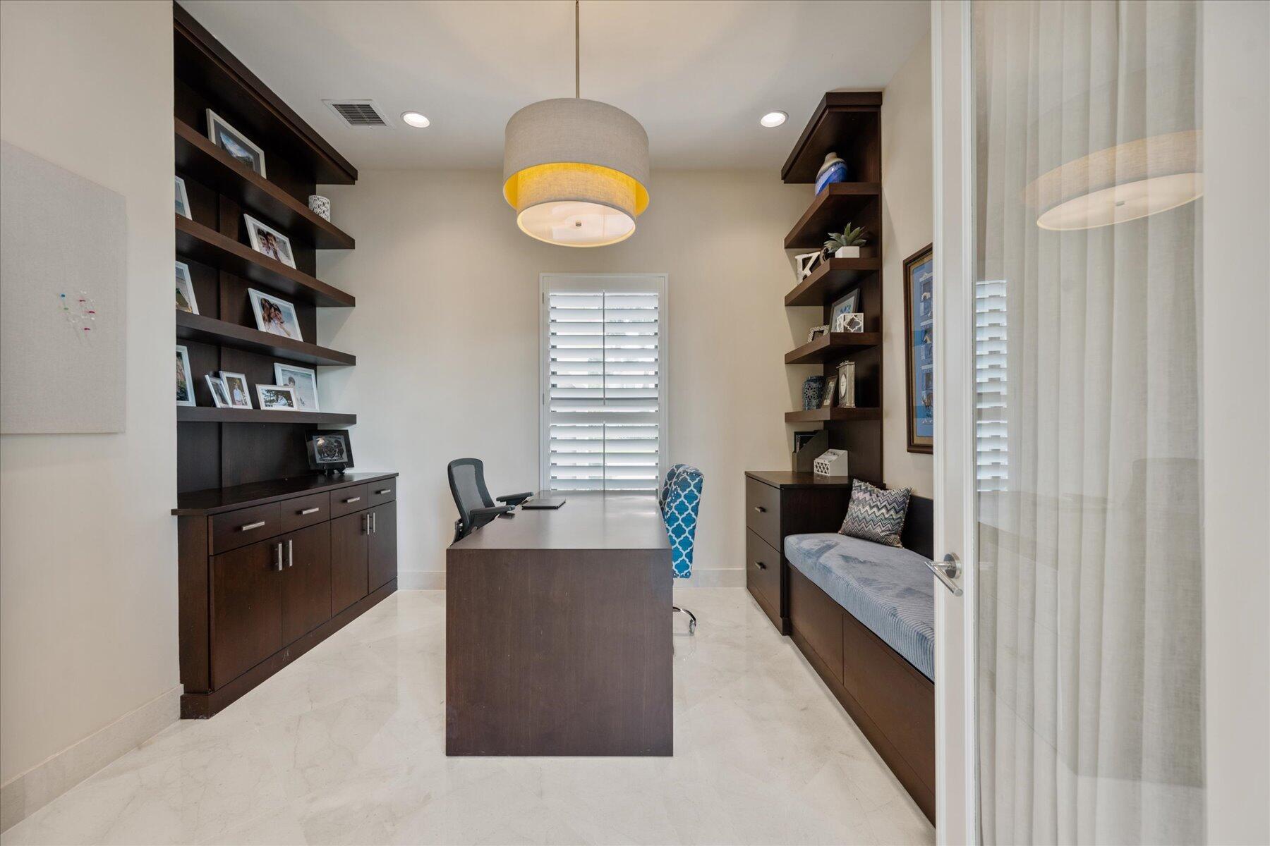 EQUESTRIAN CLUB - Residential