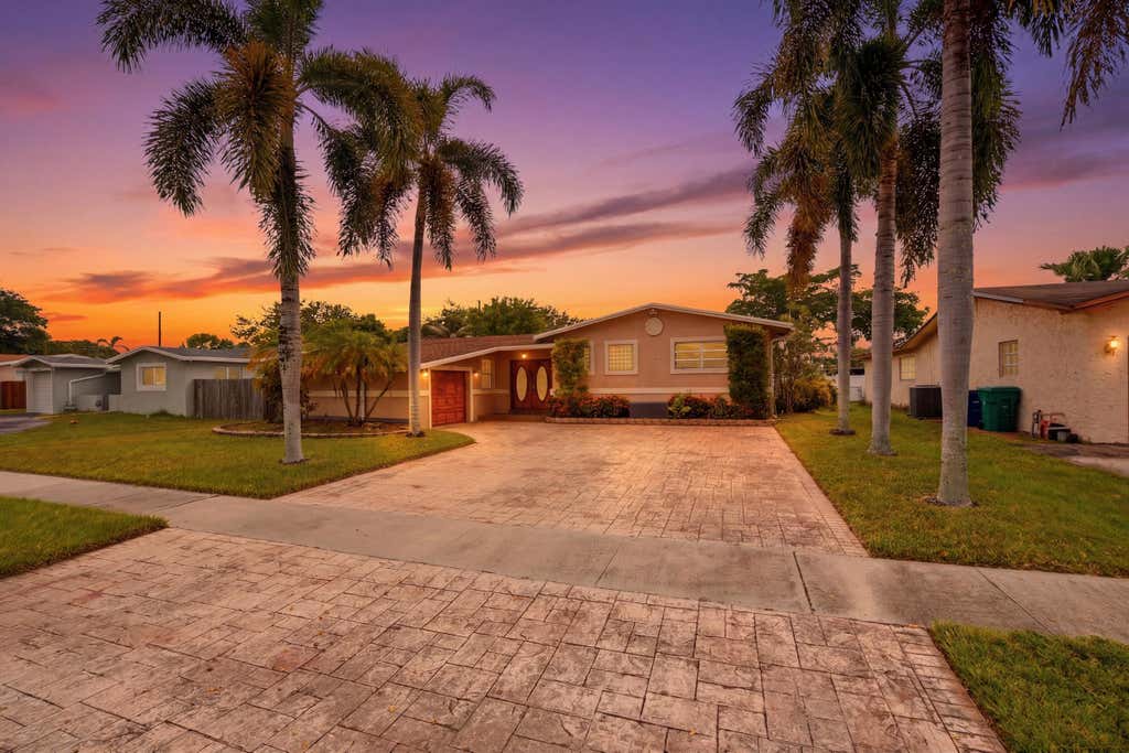 Photo of 4930 SW 90TH Way, Cooper City, FL 33328 (MLS # B26054397)