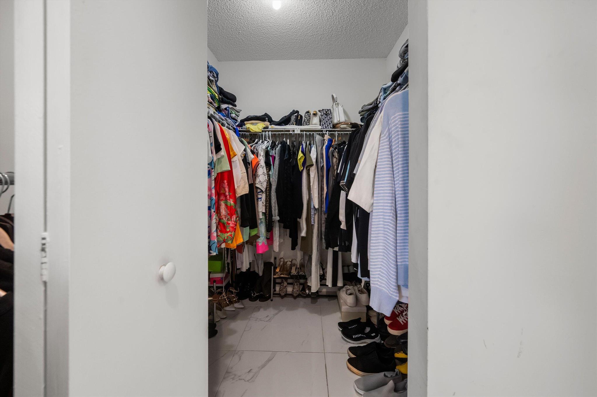 BOCA ISLE CONDO - Residential