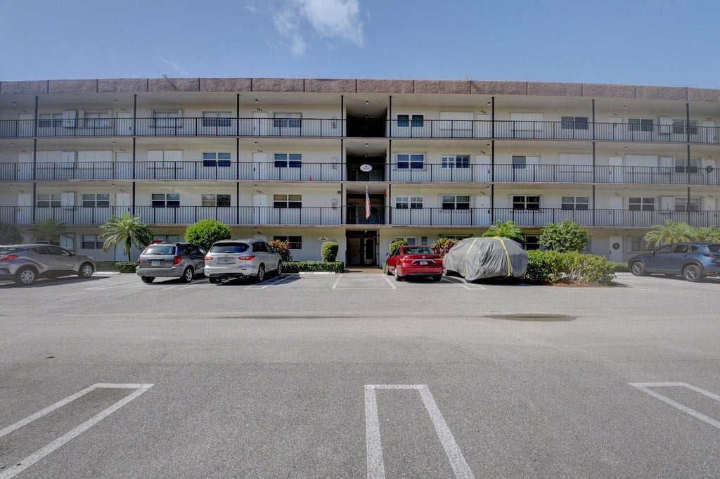 Photo of 2002 S FEDERAL Highway #408, Boynton Beach, FL 33435 (MLS # B26093820)