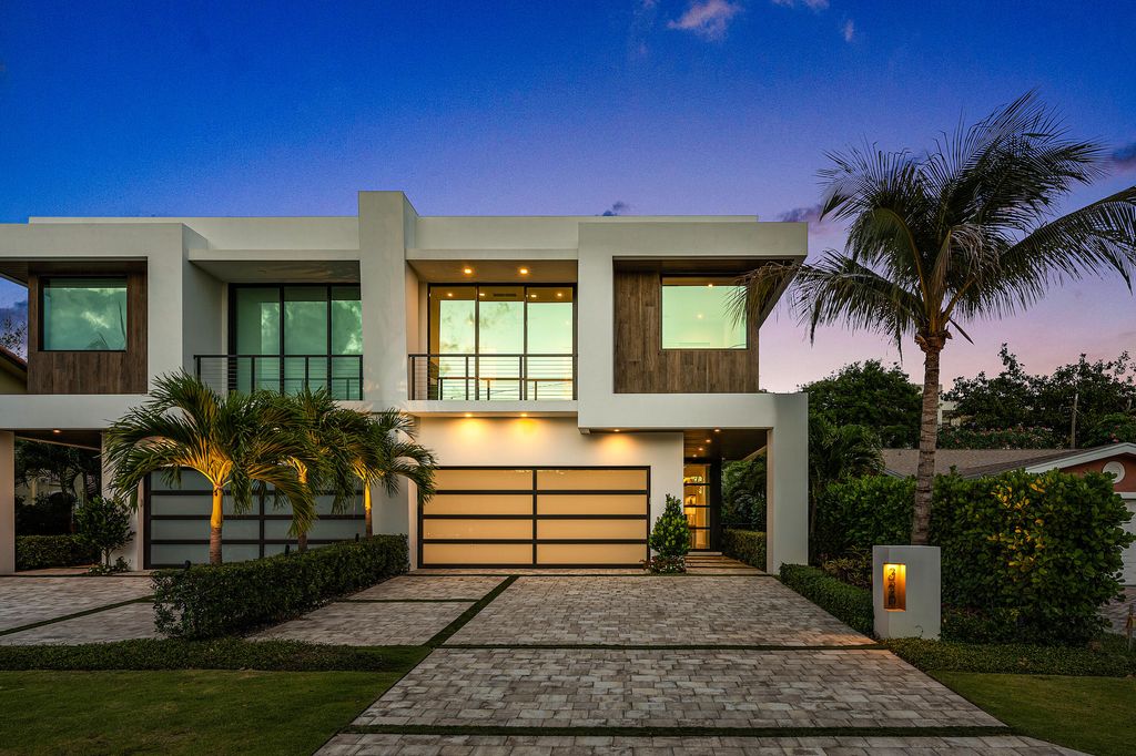 Photo of 320 NE Wavecrest Way, Boca Raton, FL 33432 (MLS # B26025396)