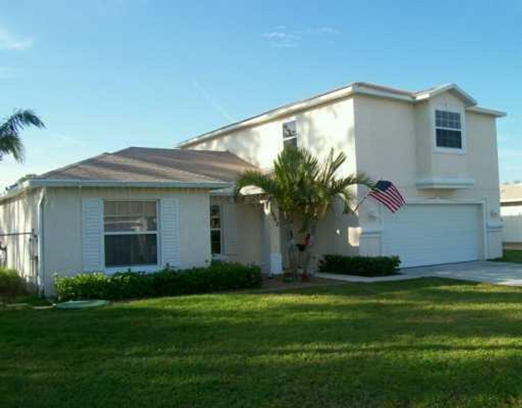 Photo of 1662 SE Pleasantview St, Port Saint Lucie, FL 34983 (MLS # B26009840)