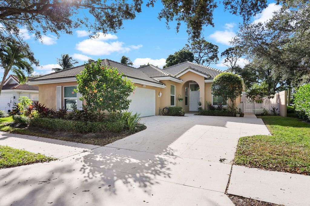 Photo of 168 S Hampton Drive, Jupiter, FL 33458 (MLS # R10933523)