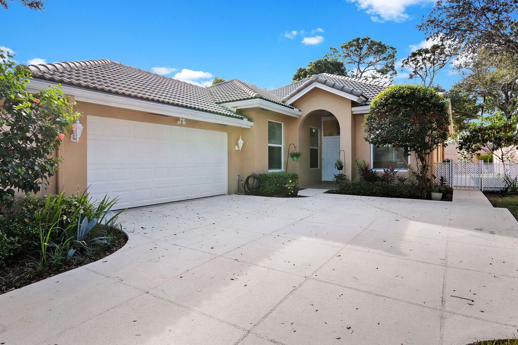 Photo of 168 S Hampton Drive, Jupiter, FL 33458 (MLS # R10933523)