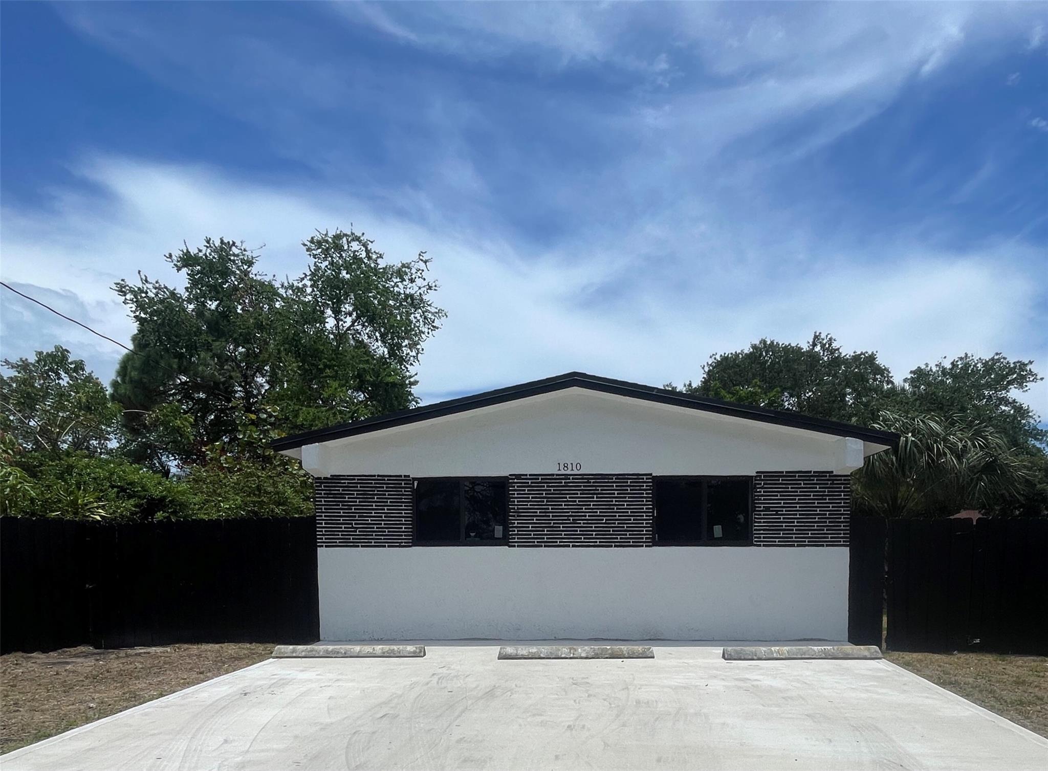 1810 NW 9th St