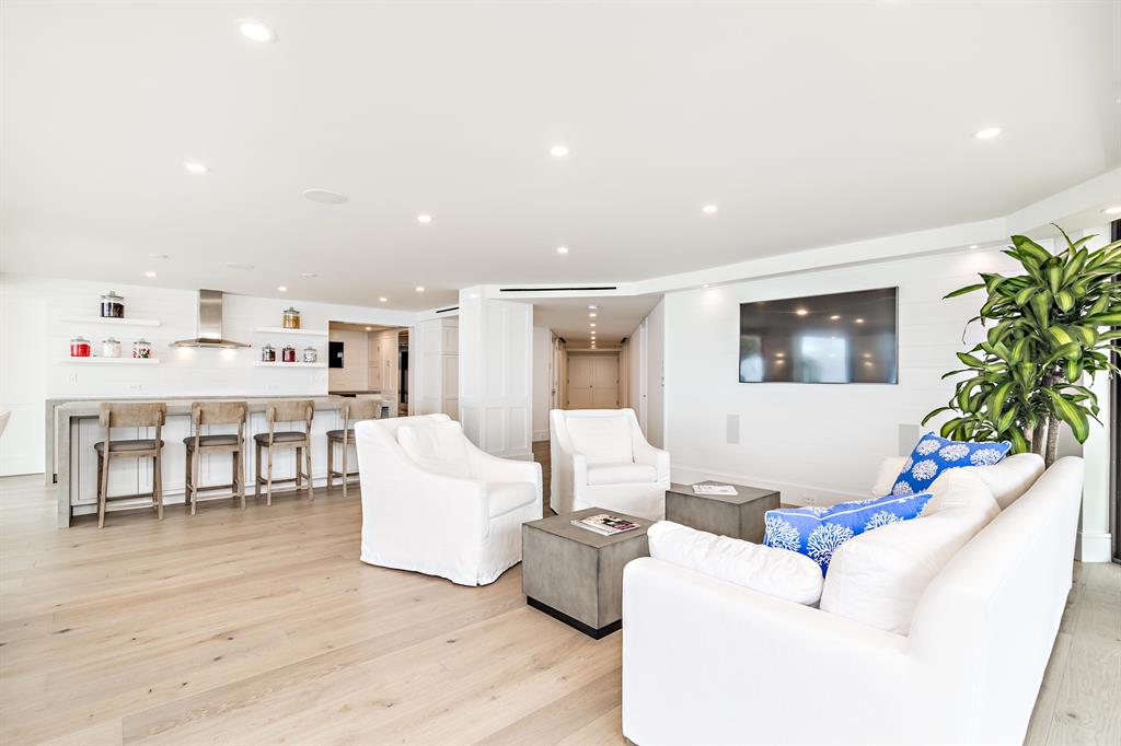 ENCLAVE OF PALM BEACH - Residential