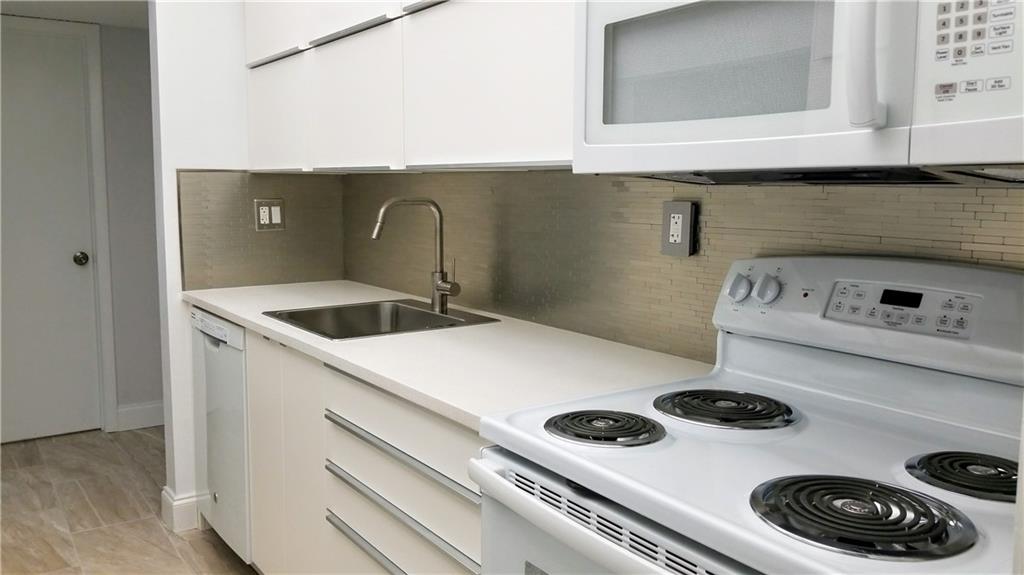 RACQUET CLUB 10 - Residential Lease