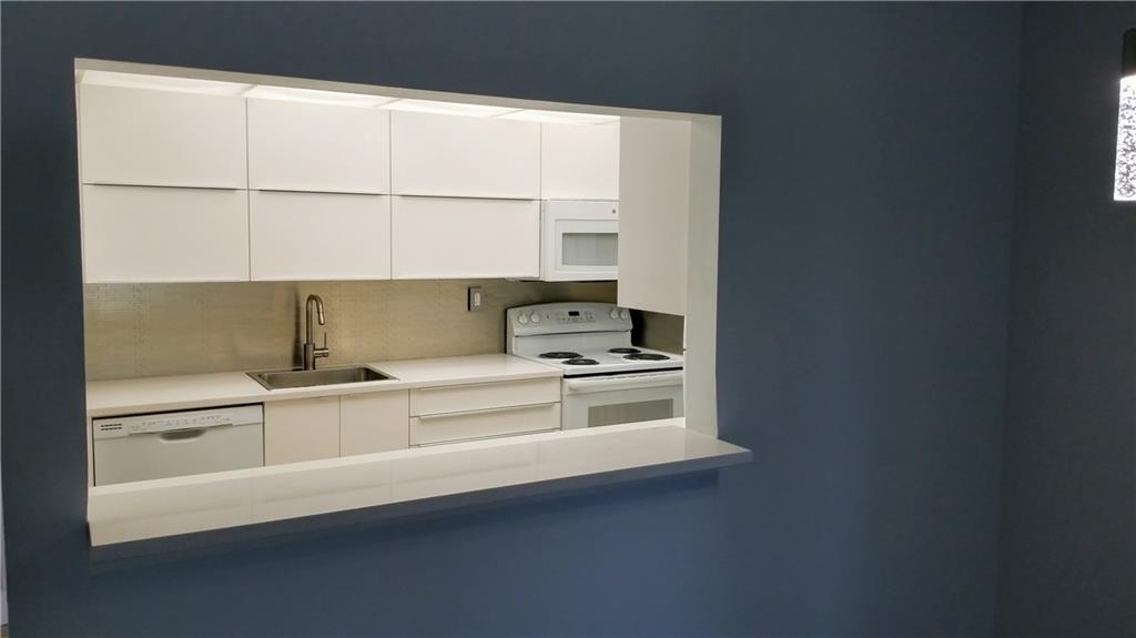 RACQUET CLUB 10 - Residential Lease